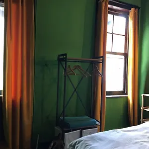 Titan House Hostel İzmir